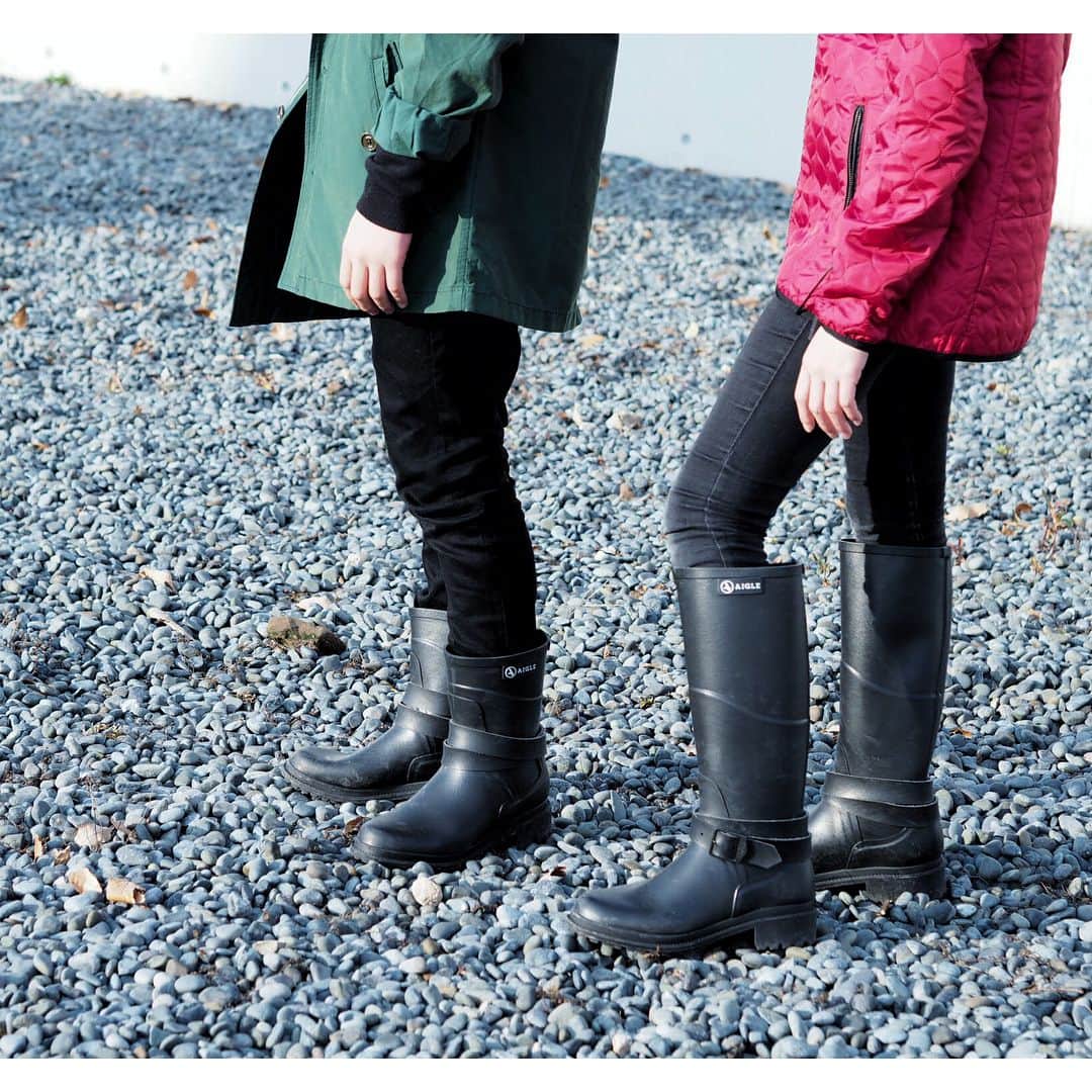 斎藤寛子さんのインスタグラム写真 - (斎藤寛子Instagram)「今年の冬の為に新調した子供達のアウターとレインブーツ♪. . 大好きなAIGLEで揃えて😘. . 娘とは、アウターもレインブーツも共有できるようになったので嬉しい😊💕. . 息子はもう私の靴のサイズを超えました💨嬉しい成長です😊👍✨. . #aigle #rainboots #エンジニアブーツ #エーグル #aiglejp#aigleboots #aiglemacadames」12月23日 20時34分 - hiroko4life