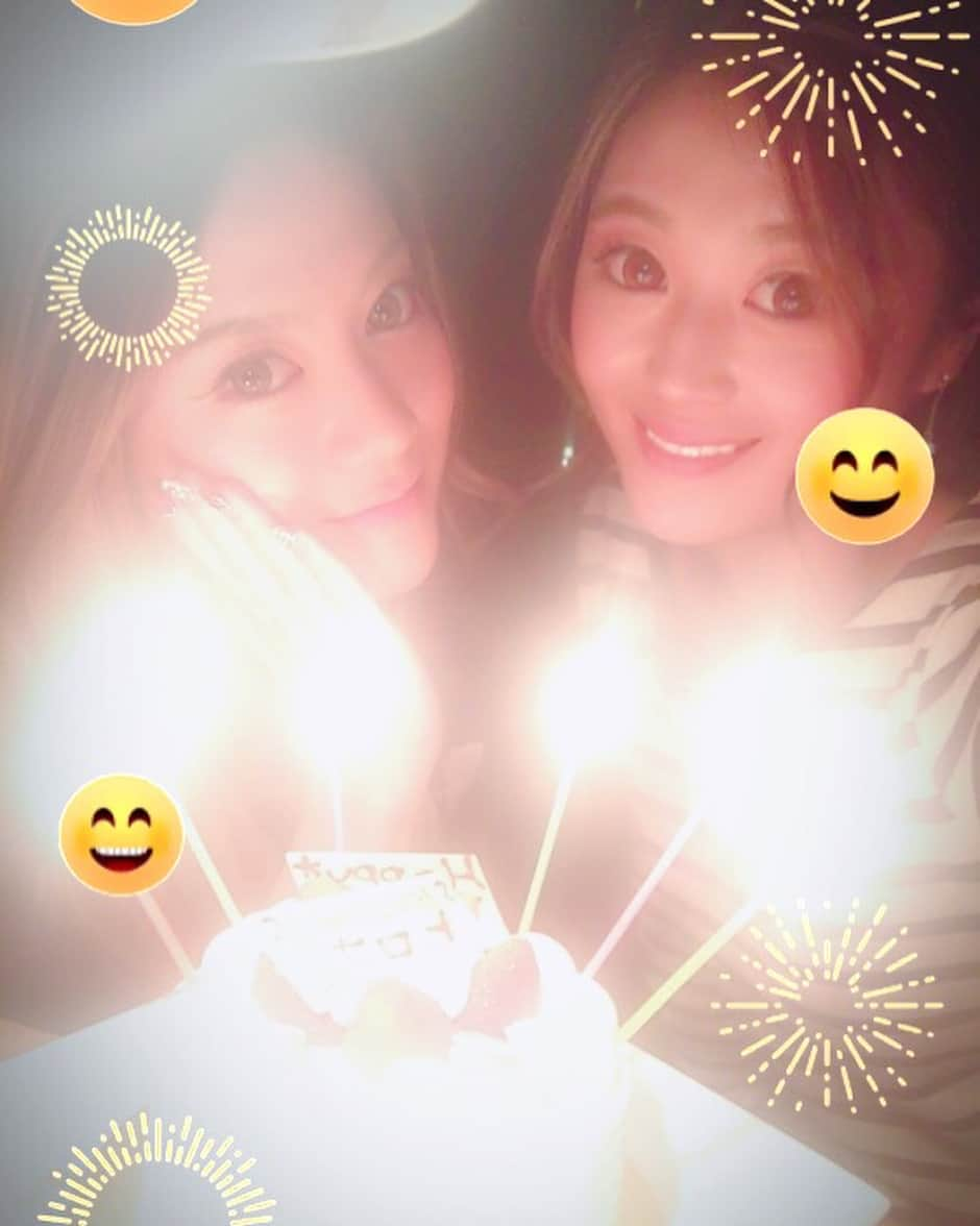 HIRONAのインスタグラム：「この間かえでに誕生日祝いしてもらった💓かえで本当ありがとう😭💕#だいすき#嬉しすぎてのせる！笑#プレゼントも欲しかったやつで感動😂」