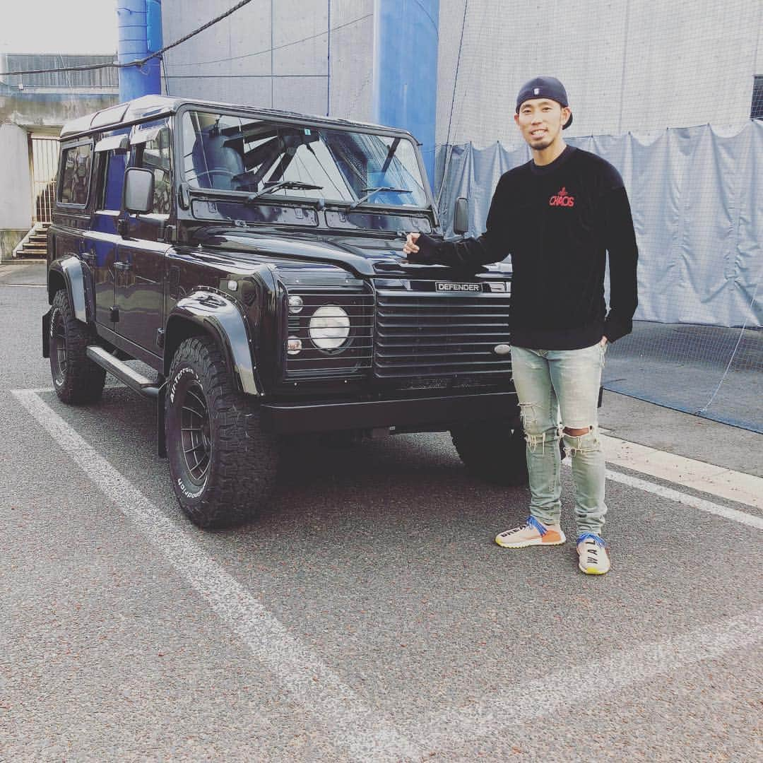 藤井淳志さんのインスタグラム写真 - (藤井淳志Instagram)「愛車を入院させて、弱ってるところとか古くなってるところとかを全部直してもらった‼️ まるで新車じゃ(*´∇｀*) １２年目も頼むで‼️相棒‼️ #藤井淳志#中日ドラゴンズ#fj4#landrover#ディフェンダー#キャップ#fearofgod#スウェット#ヴィヴィアン#デニム#サンローラン#アディダス#nmd#ファレル#プロ入り初購入の車」12月24日 16時15分 - atsushi.fj4