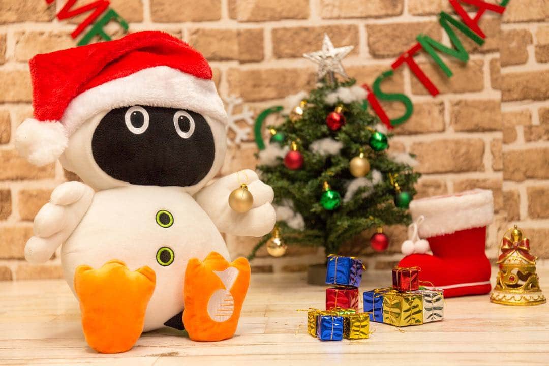 山野楽器のインスタグラム：「明日はいよいよクリスマス🎄 Hooちゃんはサンタさんにどんなお願いごとをしているのかな？🎁. . #山野楽器公式キャラクターhooちゃん #山野楽器 #Hooちゃん #Hoo #クリスマス #Xmas #クリスマスツリー #銀座 #音楽 #japan #tokyo #ginza #character キャラクター #l4l」