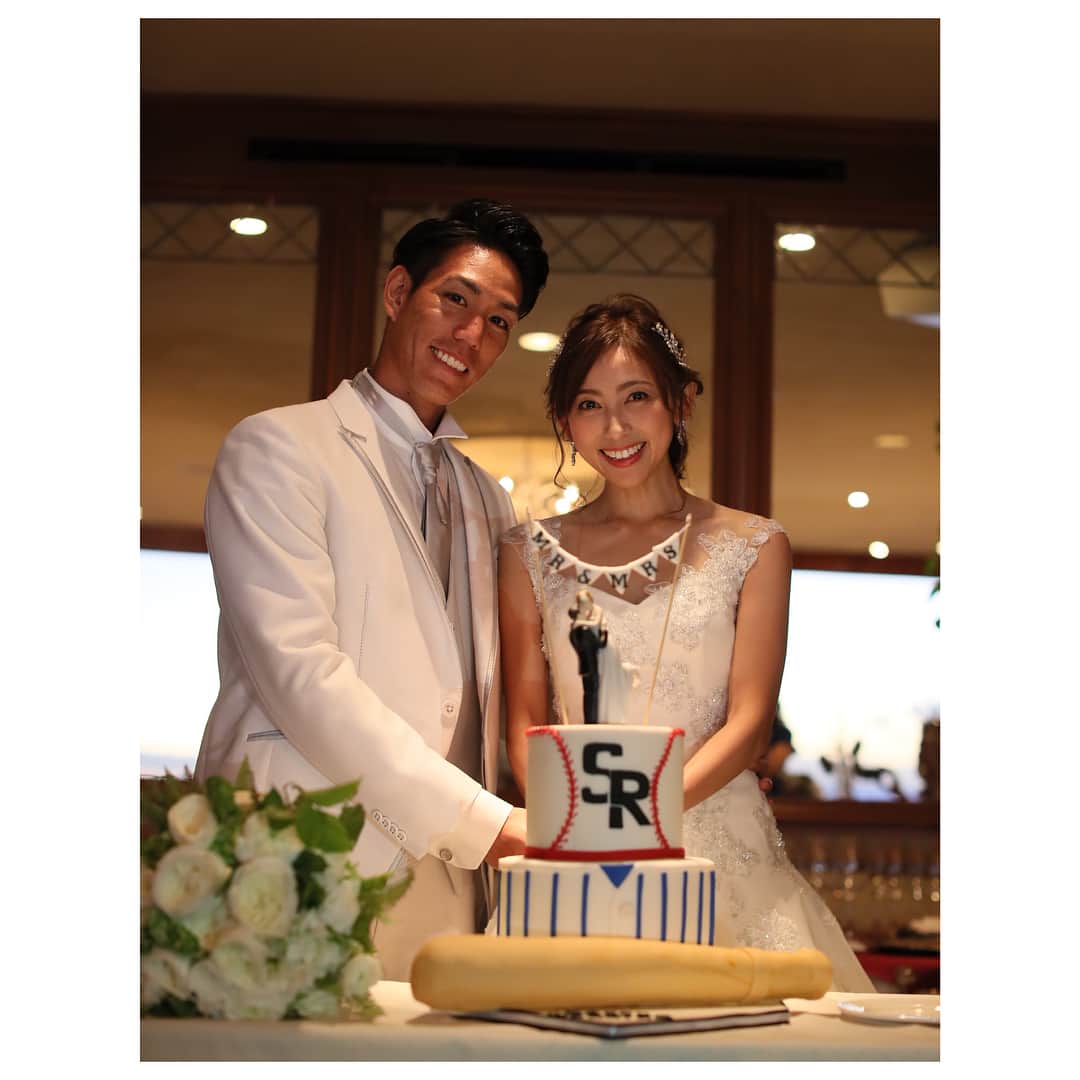 宮崎瑠依さんのインスタグラム写真 - (宮崎瑠依Instagram)「私たちのウエディングケーキ✨ HAPPY WEDDINGと書かれたホームベースに バット、ユニフォーム、そして2人のイニシャル入りの野球ボール⚾️ そこにケーキトッパーをのせた特別オーダーのウエディングケーキです🎂✨✨ "こんなケーキにしたい"と2人で話し合い、お願いをしました。 当日、目の前にすると想像以上に可愛くて感激✨ こんなワガママも叶えてくれるのがReal Weddingsさん。 ハワイで結婚式を考えてる方は、Real Weddingsに相談するべきですよw 間違いなく素晴らしい結婚式にしてくれます！！ 私たちの夢を叶えてくださってありがとうございました😊 #realweddings #リアルウエディングス #ウエディングケーキ #weddingcake #baseballcake #baseballweddingcake #specialordercake  #野球ケーキ #ベースボールケーキ #野球ウエディングケーキ #スペシャルオーダーケーキ #カメラマンはタカさん #結婚式 #私たちだけのウエディングケーキ」12月24日 11時25分 - ruimiyazaki