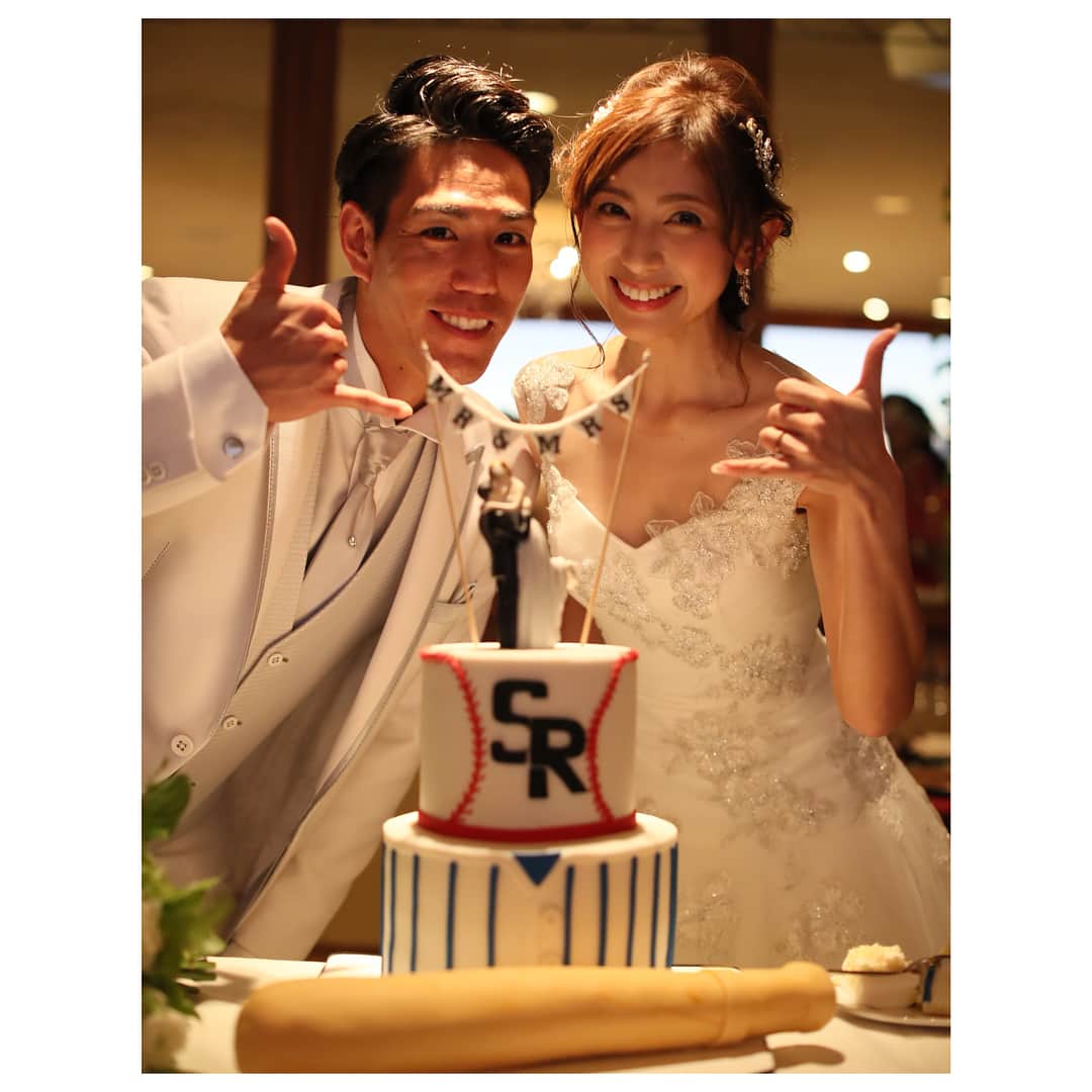 宮崎瑠依さんのインスタグラム写真 - (宮崎瑠依Instagram)「私たちのウエディングケーキ✨ HAPPY WEDDINGと書かれたホームベースに バット、ユニフォーム、そして2人のイニシャル入りの野球ボール⚾️ そこにケーキトッパーをのせた特別オーダーのウエディングケーキです🎂✨✨ "こんなケーキにしたい"と2人で話し合い、お願いをしました。 当日、目の前にすると想像以上に可愛くて感激✨ こんなワガママも叶えてくれるのがReal Weddingsさん。 ハワイで結婚式を考えてる方は、Real Weddingsに相談するべきですよw 間違いなく素晴らしい結婚式にしてくれます！！ 私たちの夢を叶えてくださってありがとうございました😊 #realweddings #リアルウエディングス #ウエディングケーキ #weddingcake #baseballcake #baseballweddingcake #specialordercake  #野球ケーキ #ベースボールケーキ #野球ウエディングケーキ #スペシャルオーダーケーキ #カメラマンはタカさん #結婚式 #私たちだけのウエディングケーキ」12月24日 11時25分 - ruimiyazaki