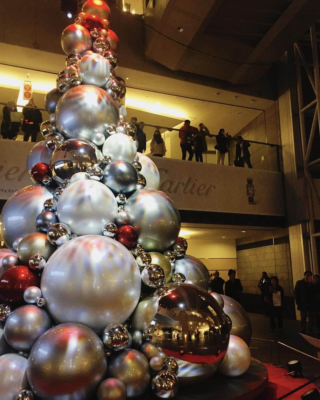 瀬南海はやのインスタグラム：「* Merry Christmas ◟̊◞̊ ✩ . 素敵な1日をお過ごしください🎄💓 . #六本木ヒルズ #christmastree # #MerryChristmas #Eve #roppongi #tokyo」