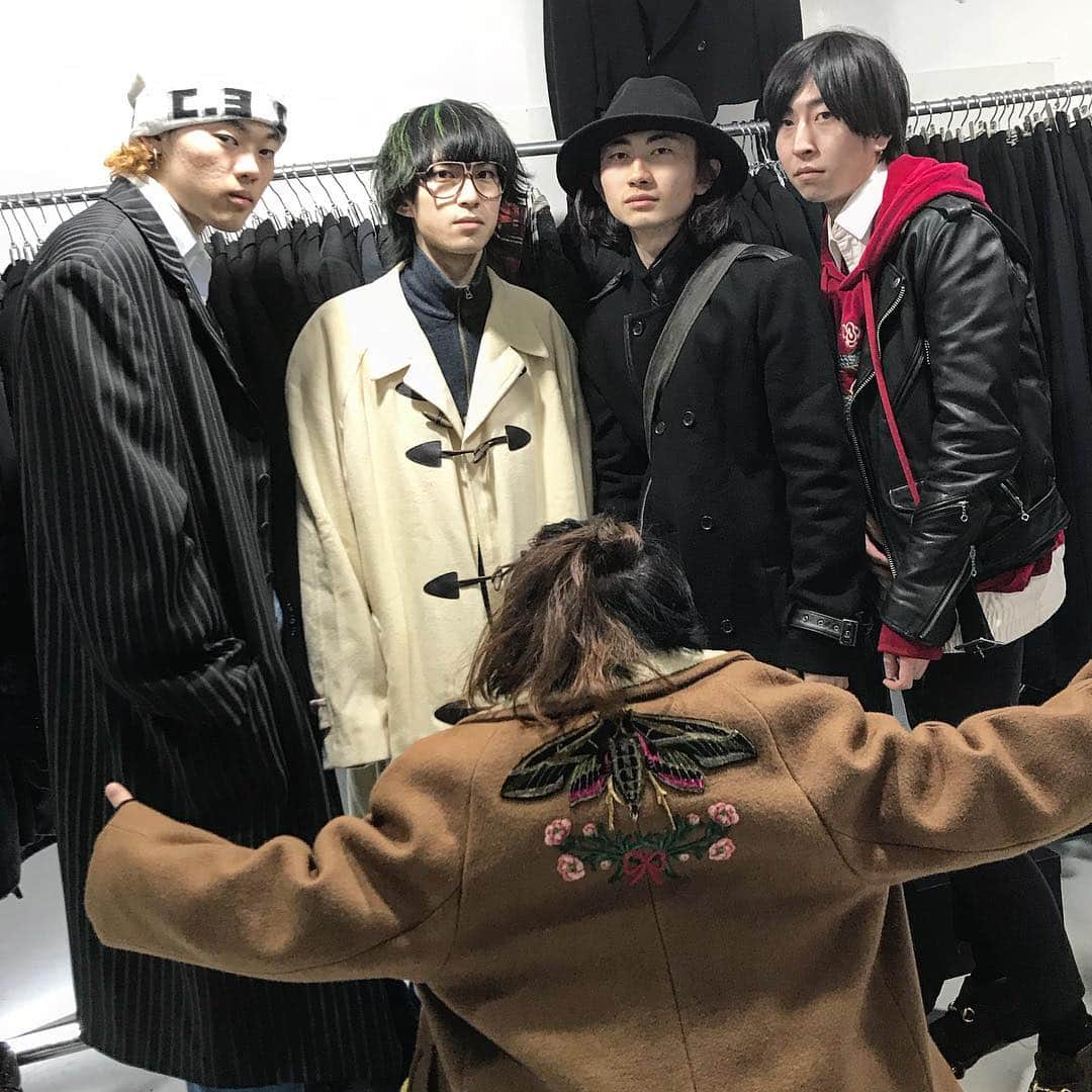 ロザッチのインスタグラム：「ニブンノイチのスタッフが2人増えまして、大阪、原宿で4人になりました。」