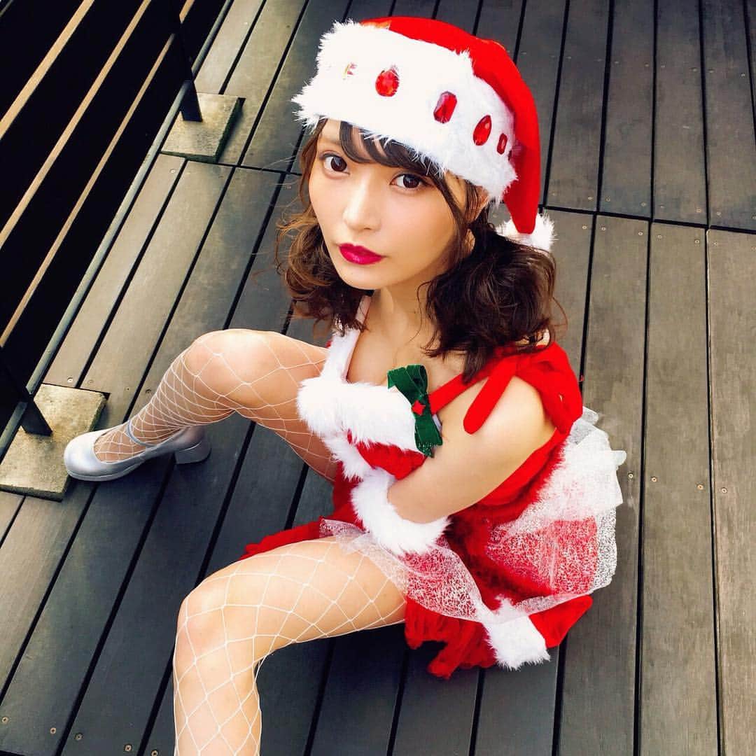 似鳥沙也加さんのインスタグラム写真 - (似鳥沙也加Instagram)「. . サンタさんだよ♡ . . #ニトリサンタ #ニトリのクリスマス . . #クリスマスイブ #クリスマス #サンタコス #ポートレート#被写体 #撮影 #メイク #おフェロ #グラビア #instagravure #gravure #christmas #portrait #beauty #lingerie #japanesegirl #japan #style #makeup #cool  #glam #love #girl #hair #hairmake #hairstyle」12月24日 20時19分 - uw.sayaka