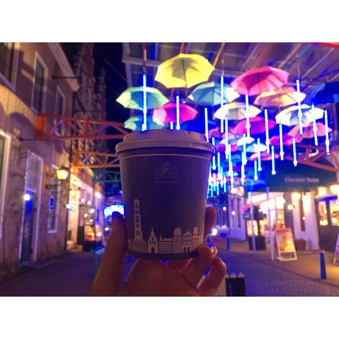 二見夕貴さんのインスタグラム写真 - (二見夕貴Instagram)「. 夜のアンブレラストリート✴︎ . #umbrellastreet #umbrella #illumination #lightup #colorful #huistenbosch #nagasaki #japan #Glühwein #傘 #アンブレラストリート #イルミネーション #ライトアップ #カラフル #ハウステンボス #長崎 #ホットワイン #カメラ女子 #OLYMPUS #OLYMPUSpenmini」12月24日 21時46分 - yyyuki___