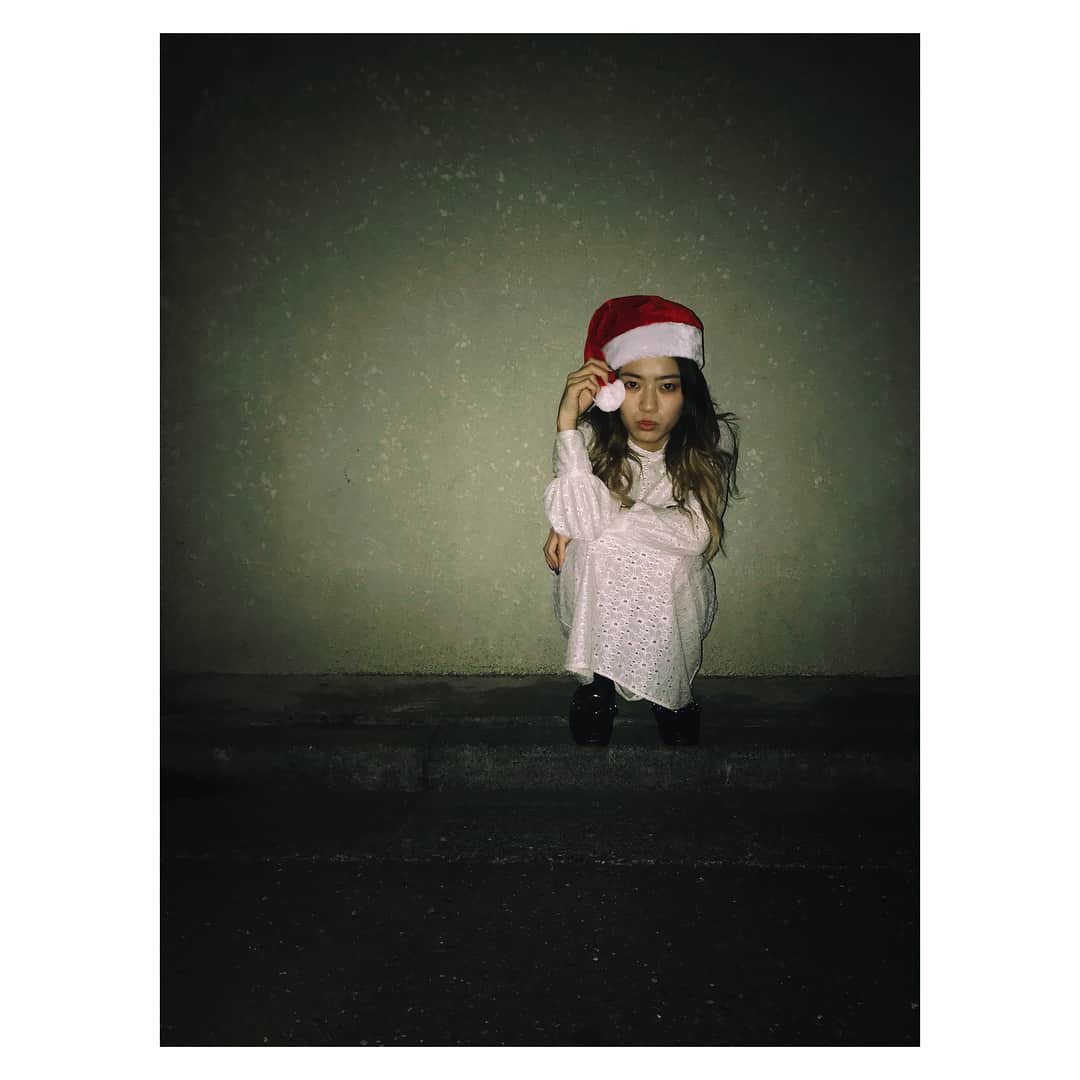 武部柚那さんのインスタグラム写真 - (武部柚那Instagram)「リメクリ！ブイ！🎅🐼🤪✨♥️ 今日は街も カッポーで賑わっておりました🤡 良いことだ、、幸せ溢れておる。 てことで、寂しい君には この帽子の先っちょの 白いところあーーーーーーーーーげ  ないっ🤪🤪🤪♥️♥️♥️」12月24日 22時03分 - yuzuna__takebe__official