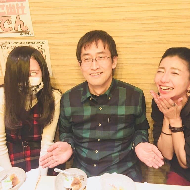 伊藤三巳華のインスタグラム：「@uzuuzu_makimaki @mamakiteru  昨日は伊藤潤二先生の「伊藤潤二コレクション」の放送前試写会イベントへ行きました✨写真はいくらさんと新宅マキさん念願の記念撮影の現場！！我々伊藤潤二先生ファンにとっては最高のクリスマス！☠️🎄✨#伊藤潤二 #アニメ」