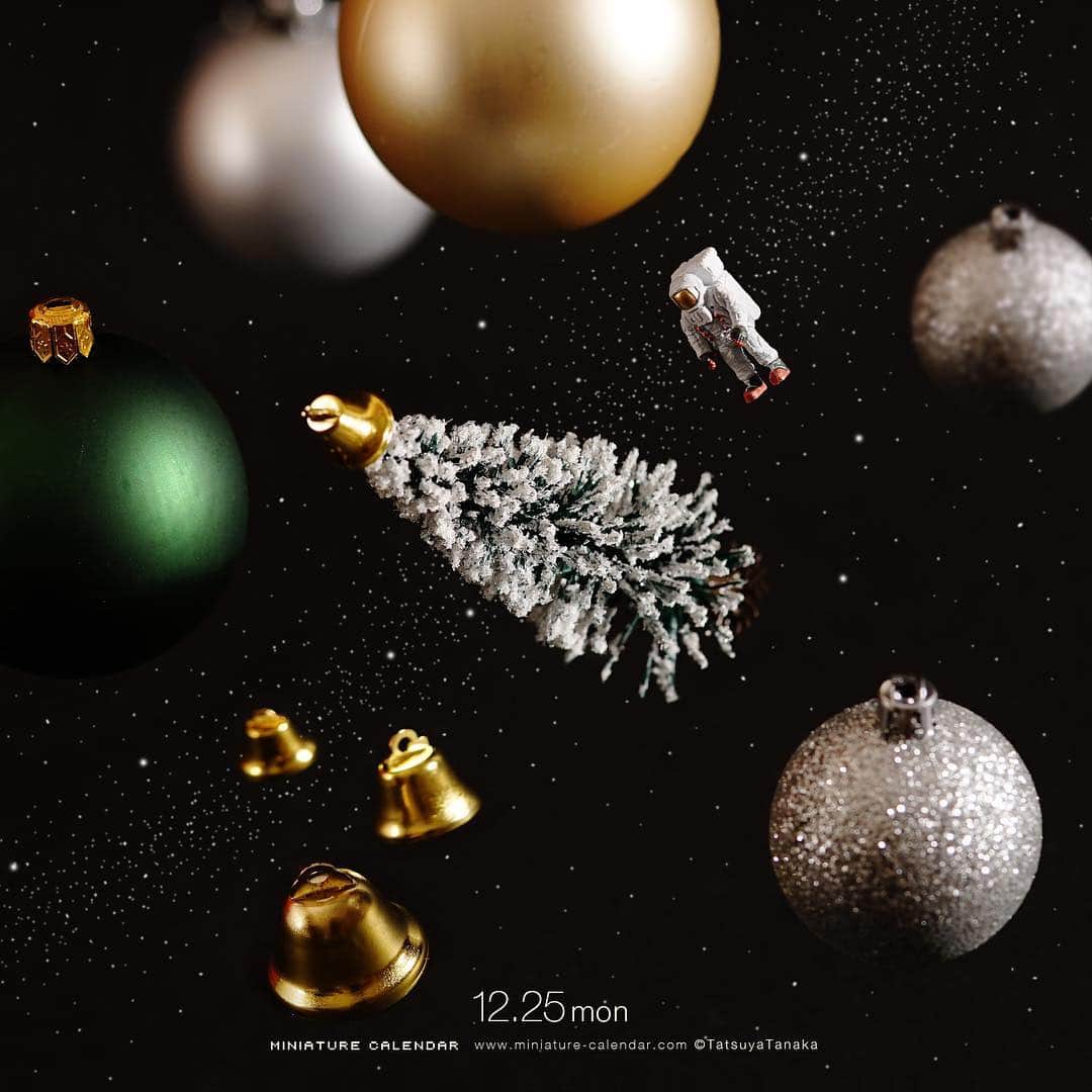 田中達也さんのインスタグラム写真 - (田中達也Instagram)「. 12.25 mon “Space Santa” . サンターバード1号 . #クリスマスツリー #ロケット #ChristmasTree #Rocket #クリスマス #Christmas . ーーーーーーーーーーー 《EXHIBITION info》 . 【微型展（Kaohsiung,Taiwan）】 12/23 sat - 3/4 sun 駁二藝術特區 #微型展 . 【MINIATURE LIFE展（Shiga,Japan）】 1/3 wed - 1/14 sun ビバシティ彦根 #MINIATURELIFE展 #ミニチュアライフ展 .」12月25日 10時48分 - tanaka_tatsuya