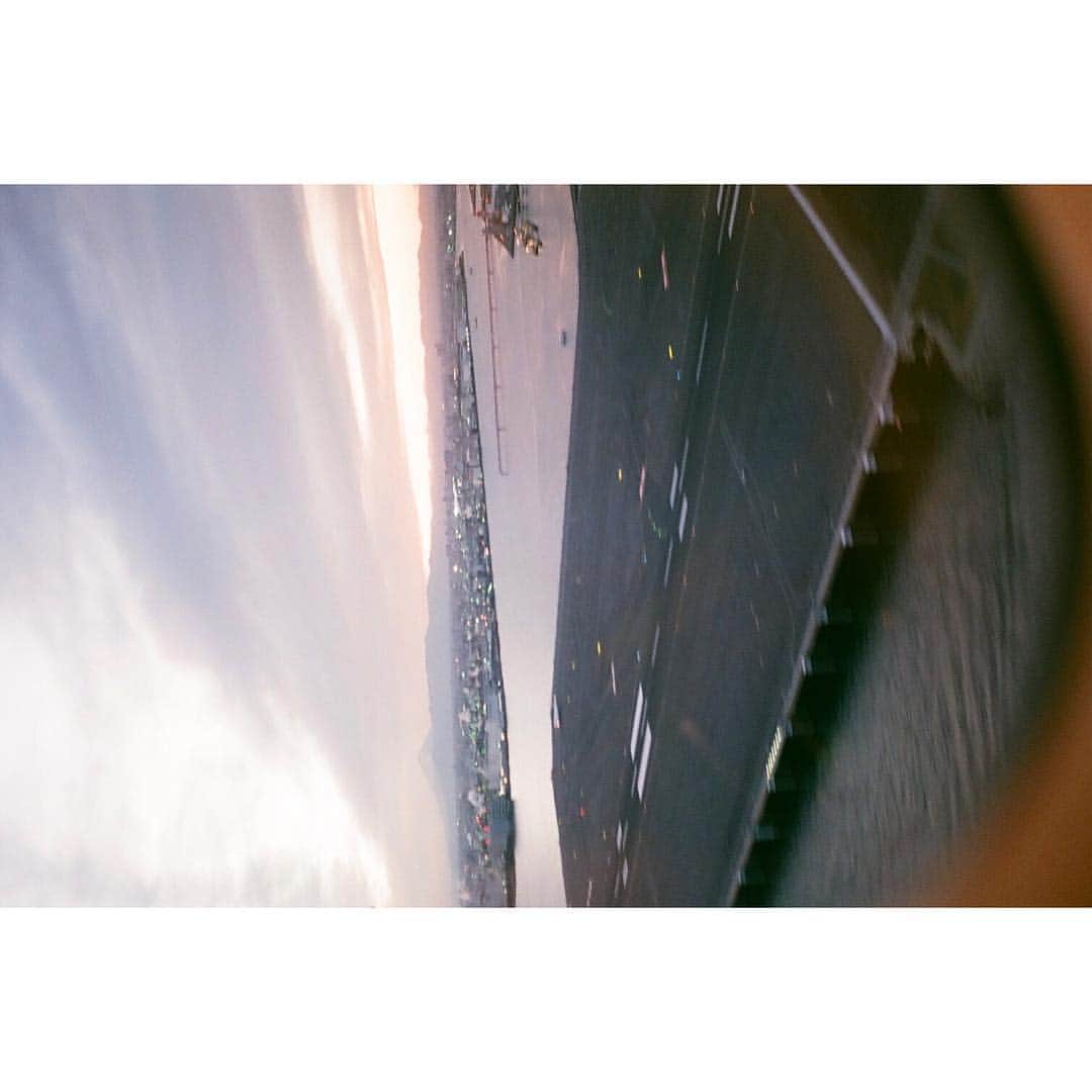 玉城ティナさんのインスタグラム写真 - (玉城ティナInstagram)「すごく好きな光 #film これも飾ってある、ひとり・ごと展に」12月25日 11時06分 - tinapouty