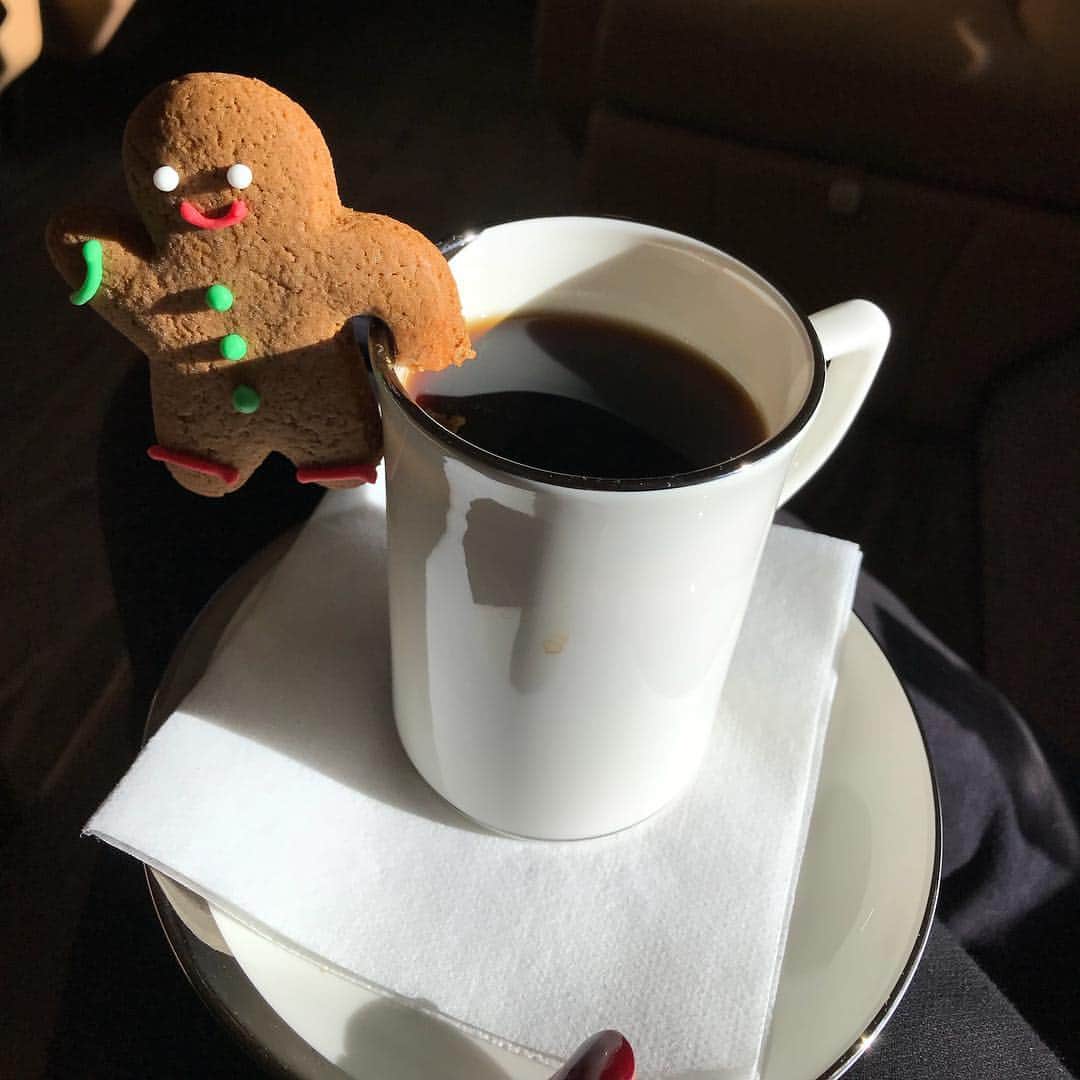 ハルストン・セイジのインスタグラム：「My coffee cup found a friend」