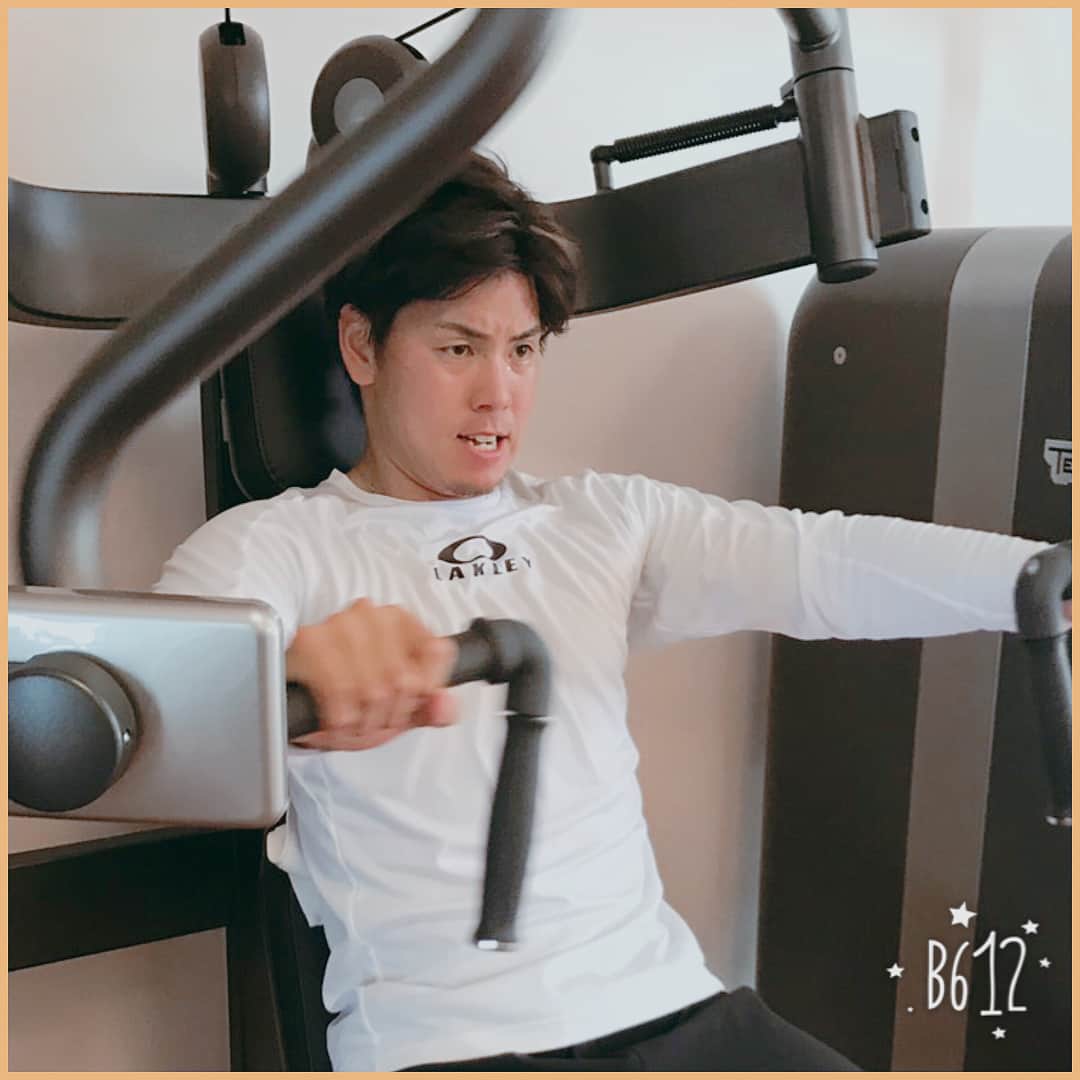 のインスタグラム：「#メリークリスマス  早朝トレ → 朝ごはん → UmeCafe ^ - ^  #阪神タイガース #44 #梅野隆太郎 #梅ちゃん  #UmeCafe」