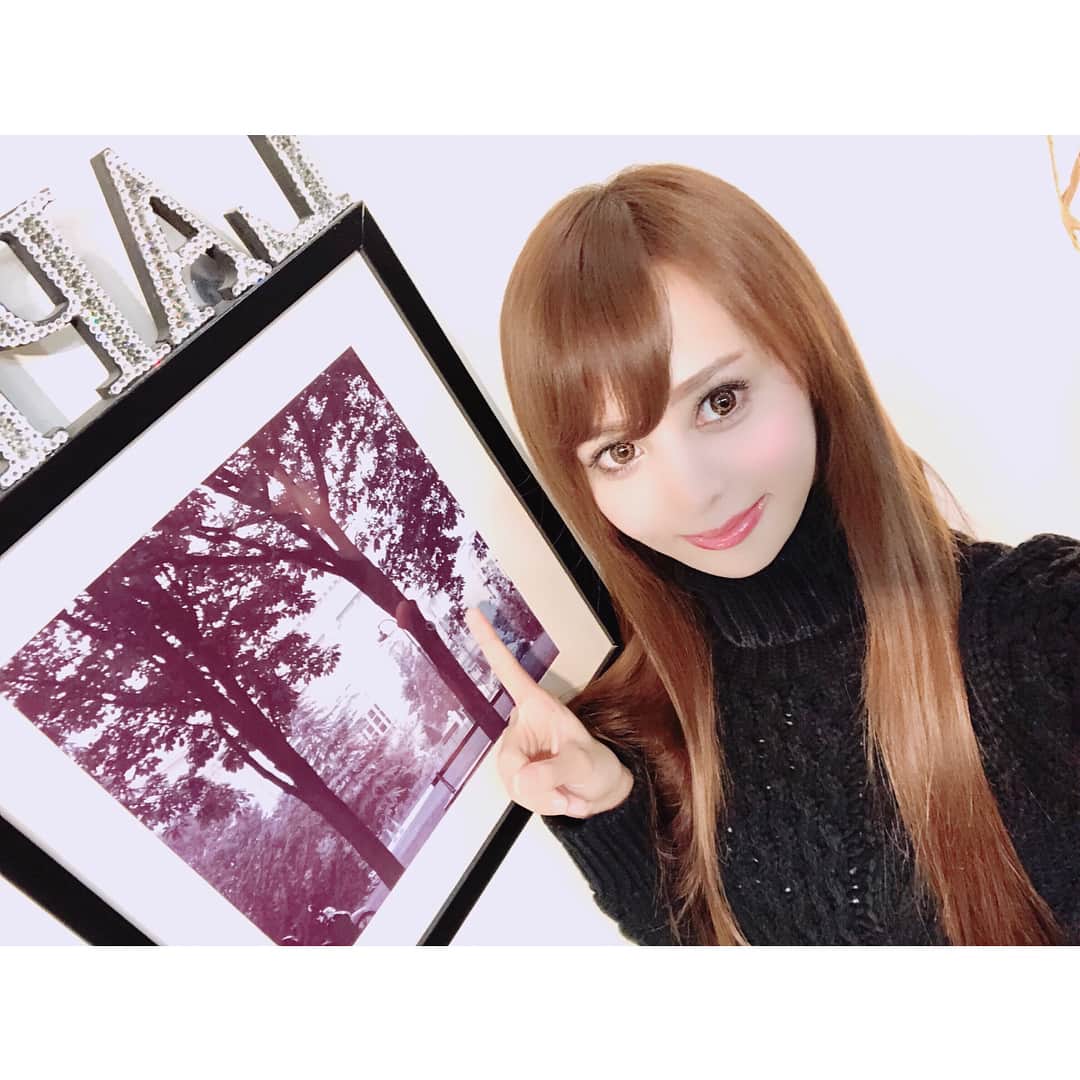 望月美穂のインスタグラム：「日曜は美容day♡ . Lapis行ってきたよー♡ クリスマス気にしなーい(｡･∀･)♡ . 地毛すごーく伸びました♥️ . . #ラピス渋谷#lapis渋谷#lapis #カラー#トリートメント #東京#渋谷#美容院  #キャバクラ#キャバ#キャバ嬢 #フォローミー#followme #follow#followalways #tagsforlikes#tflers#instagood #instalike#like4like#instadaily #tokyo#shibuya」