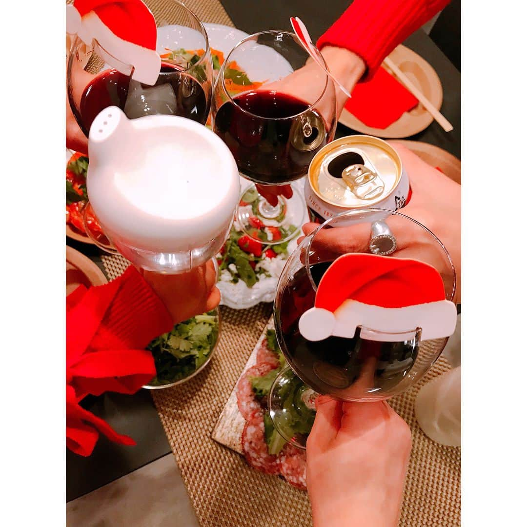 佐々木希さんのインスタグラム写真 - (佐々木希Instagram)「❤️❤️❤️ パーティスタート！ かんぱ〜い  #クリスマスパーティ#希んちのごはん#いつもの人々」12月25日 14時28分 - nozomisasaki_official