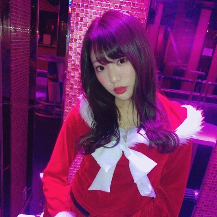 志田友美（ゆうみん）のインスタグラム：「🎅❤️ . MerryX'mas…♡ 友美の元にもサンタはいました😂 素敵なクリスマスを😘❄ . #xmas #merrychristmas #camelot  #santa #instachristmas #happy」