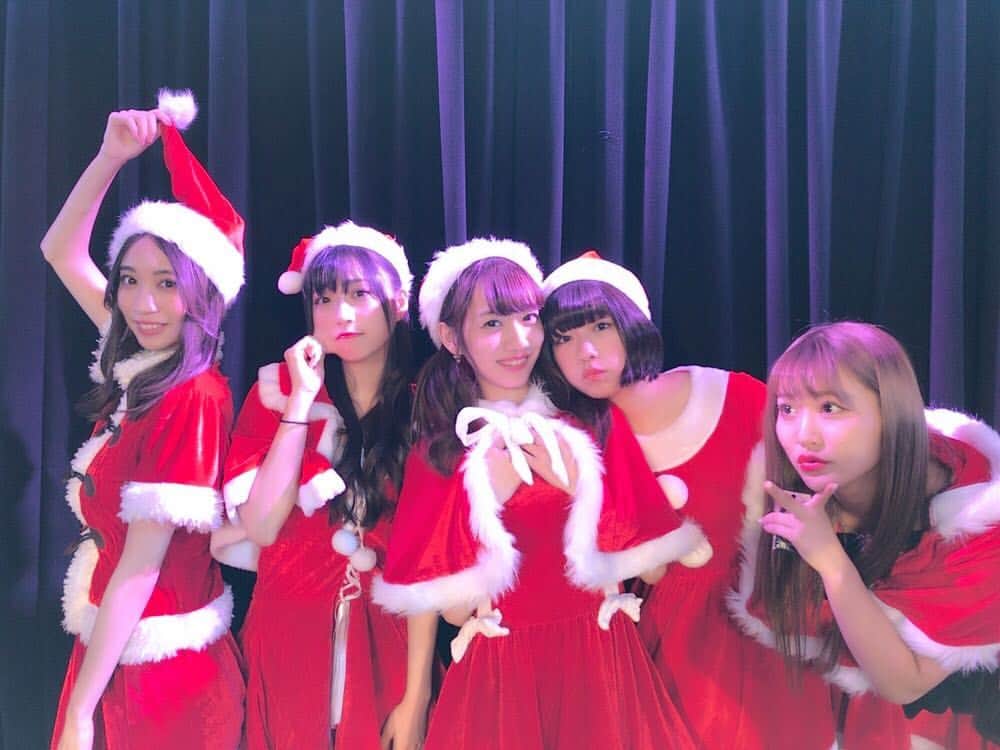 Cheeky Paradeのインスタグラム：「メリークリスマス🎄  #cheekyparade #christmas #チキパ #クリスマス #サンタ」