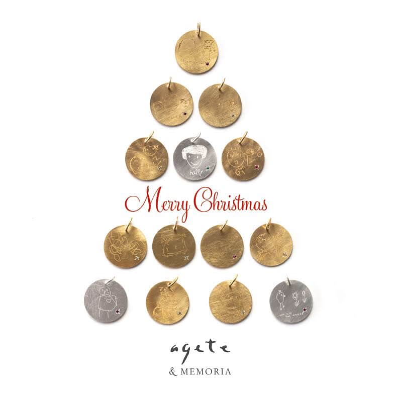 ageteさんのインスタグラム写真 - (ageteInstagram)「・ 【2017 Winter_ Merry Christmas】 街中は、クリスマス一色。 思い出の1ページに、今年のクリスマスの煌めく時間を増やして。 ・ 皆さんにとって素敵な時間を過ごせますように。 #agete #jewelry #accessory #drawingcharm #agete_andmemoria #christmas #アガット #ジュエリー #アクセサリー #ドローイングチャーム #アガット_アンドメモリア #クリスマス」12月25日 16時30分 - agete_official