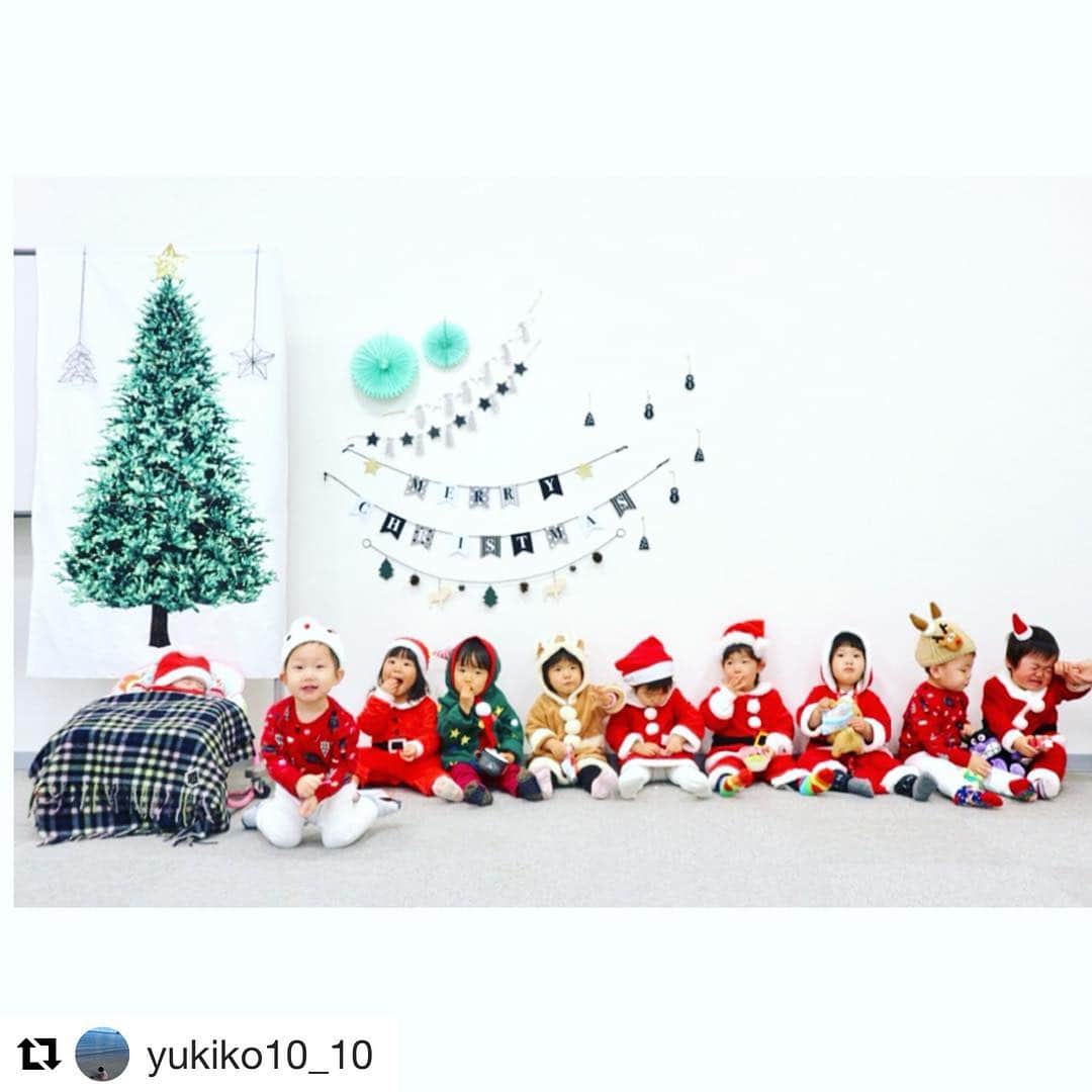 mamaPRESS -ママプレス- のインスタグラム：「メリークリスマス🎄🎅🎄 ・ とっても可愛いサンタとトナカイが10人の超大作👏✨ きっと撮影も大変だったはず！ こうやって揃うと可愛いですねぇ😍💕 ・  @yukiko10_10 さん、ありがとうございました♡ ・ ・ 【写真や動画を募集中！】 ママプレスは、 みなさんから投稿を大募集！  photo:#ママプレス #mamaPRESS movie:#ママプレスムービー - のハッシュタグをつけて、 ぜひインスタに投稿してね！ - - ▼こちらのタグも募集中！ #美ママプレス #ママプ子育て川柳 ※紹介させていただいた記事はプロフィ―ルから飛べます -  みなさんからの たくさんの投稿を お待ちしています」