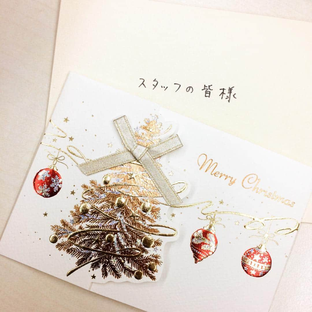 ONE WISH WEDDINGさんのインスタグラム写真 - (ONE WISH WEDDINGInstagram)「. 大切なお客様からの素晴らしいクリスマスカード🎄感謝、感謝です！ . . . . #プチギフト #サンクスギフト #ウェディング #ウェディングアイテム #かわいいは正義 #結婚式 #カジュアルウェディング #二次会 #結婚式準備 #結婚式演出#結婚式コーデ #プレ花嫁 #日本中のプレ花嫁さんと繋がりたい #全国のプレ花嫁さんと繋がりたい #新郎新婦 #2019春婚 #2019夏婚 #2019秋婚 #2019冬婚#2019wedding #披露宴 #卒花嫁 #卒花#花嫁 #お見送り#happywedding #おしゃれ #ウェルカムスペース」12月25日 19時21分 - tietheknot_wedding