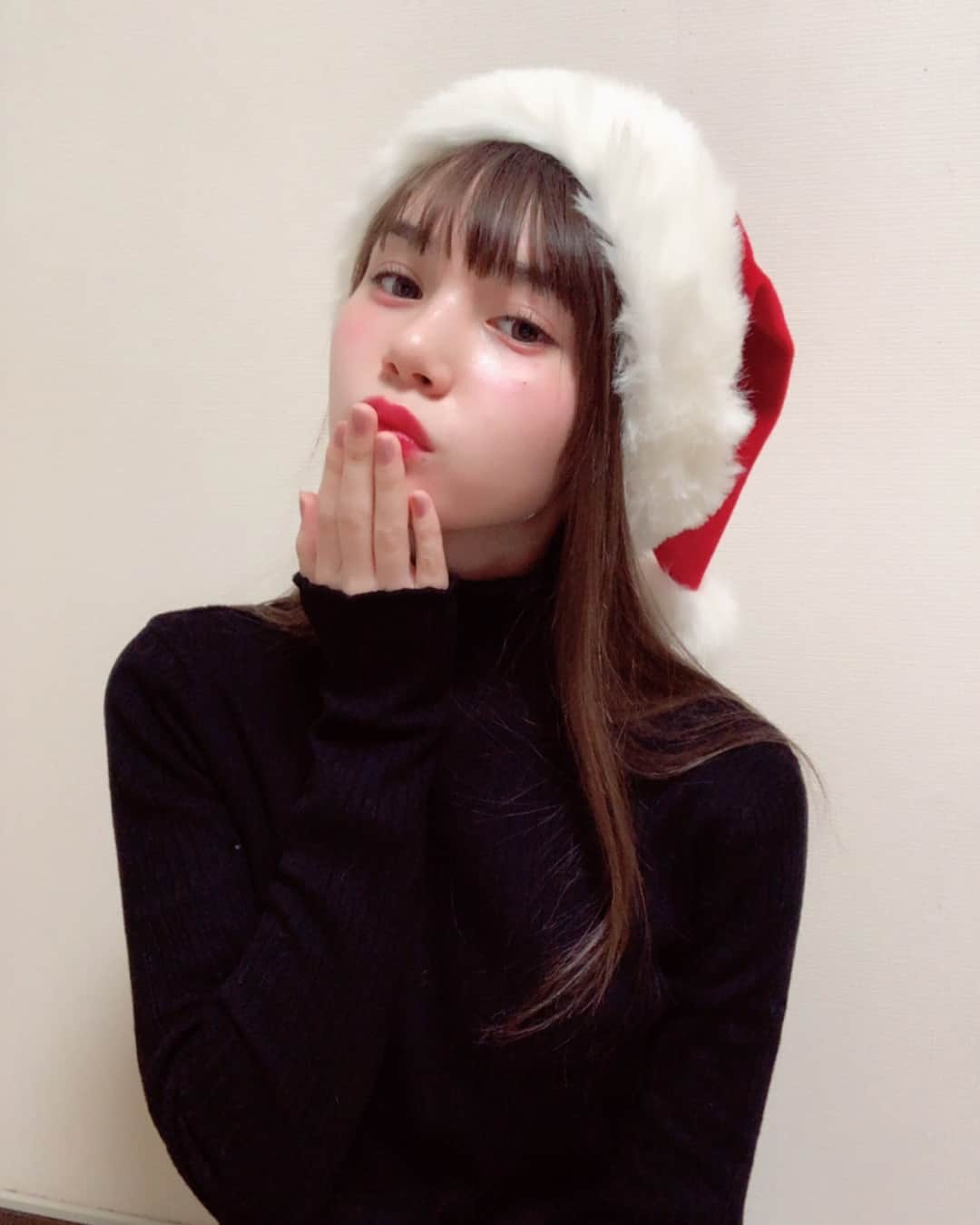 マーシュ彩さんのインスタグラム写真 - (マーシュ彩Instagram)「とっさに撮ったサンタ4連発 まだギリギリクリスマスだ みなさんメリークリスマス🎅」12月25日 23時52分 - ayamarshofficial