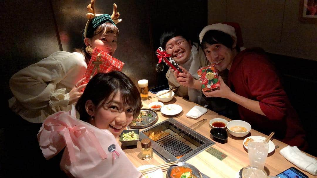 佐藤美希さんのインスタグラム写真 - (佐藤美希Instagram)「焼肉クリスマスパーティー♡ プレゼント交換はみんな大当たり😍💕何回会っても絶対舞台の話になる。DVD発売されるの楽しみだなー✨  #モーレツメンバー #モーレツカンパニー #25年目の家族 #上田理絵 ちゃん #ザたっち #たくや さん #大島祐也 さん」12月26日 0時53分 - satomiki0626