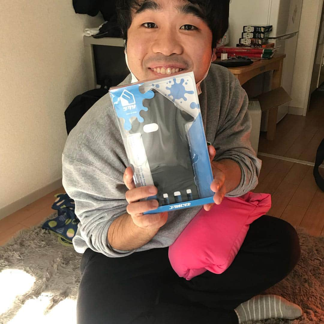 舟生 侑大さんのインスタグラム写真 - (舟生 侑大Instagram)「自分にクリスマスプレゼントで帽子を買う切ない31歳にもサンタがやってきた  #たるみからプレゼント #スプラトゥーン2のiPhoneケース #誕生日プレゼントにと #9月あたりに注文したんやと #それがやっときたって #もうクリスマスプレゼント #見た目はヒゲモジャガラ声 #中身キムタクくらいかっこいいやつ #中身ちょまてよ君 #中ちょま #ほんまありがてぇ」12月26日 7時54分 - funyuyudai