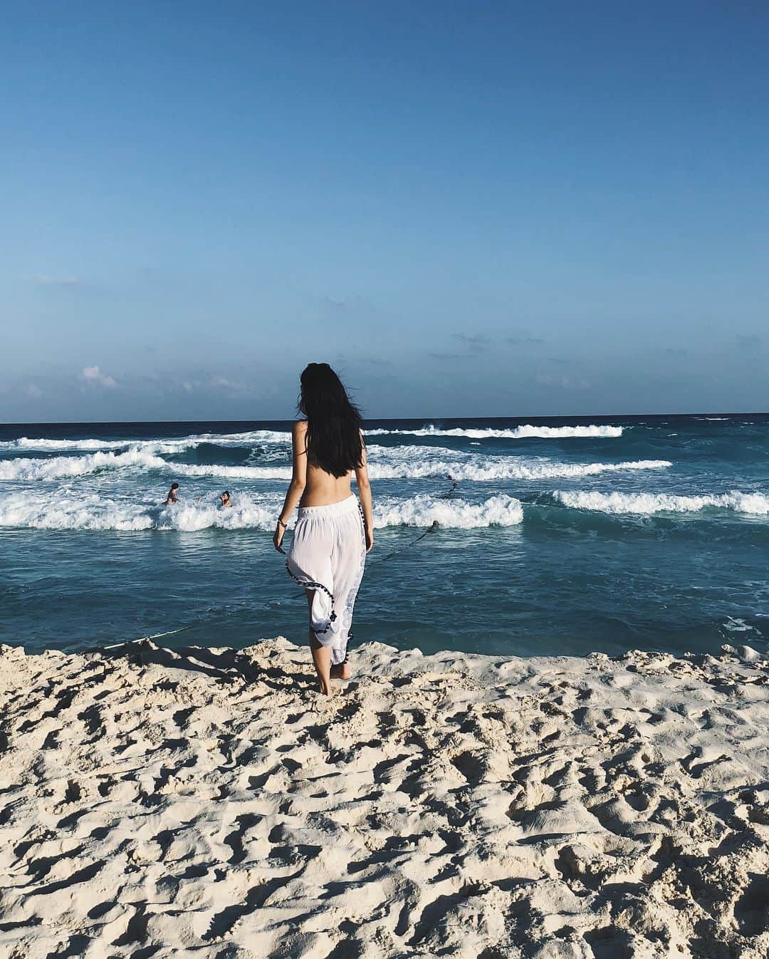 淡輪優希さんのインスタグラム写真 - (淡輪優希Instagram)「#Goodmorning 🌞💙 #sunrise #sunset #beach #ocean #sea #swimwear #bikini #Cancun #mexico #billabong #roxy #海外旅行 #旅行 #カンクン」12月26日 9時52分 - yukitannowa