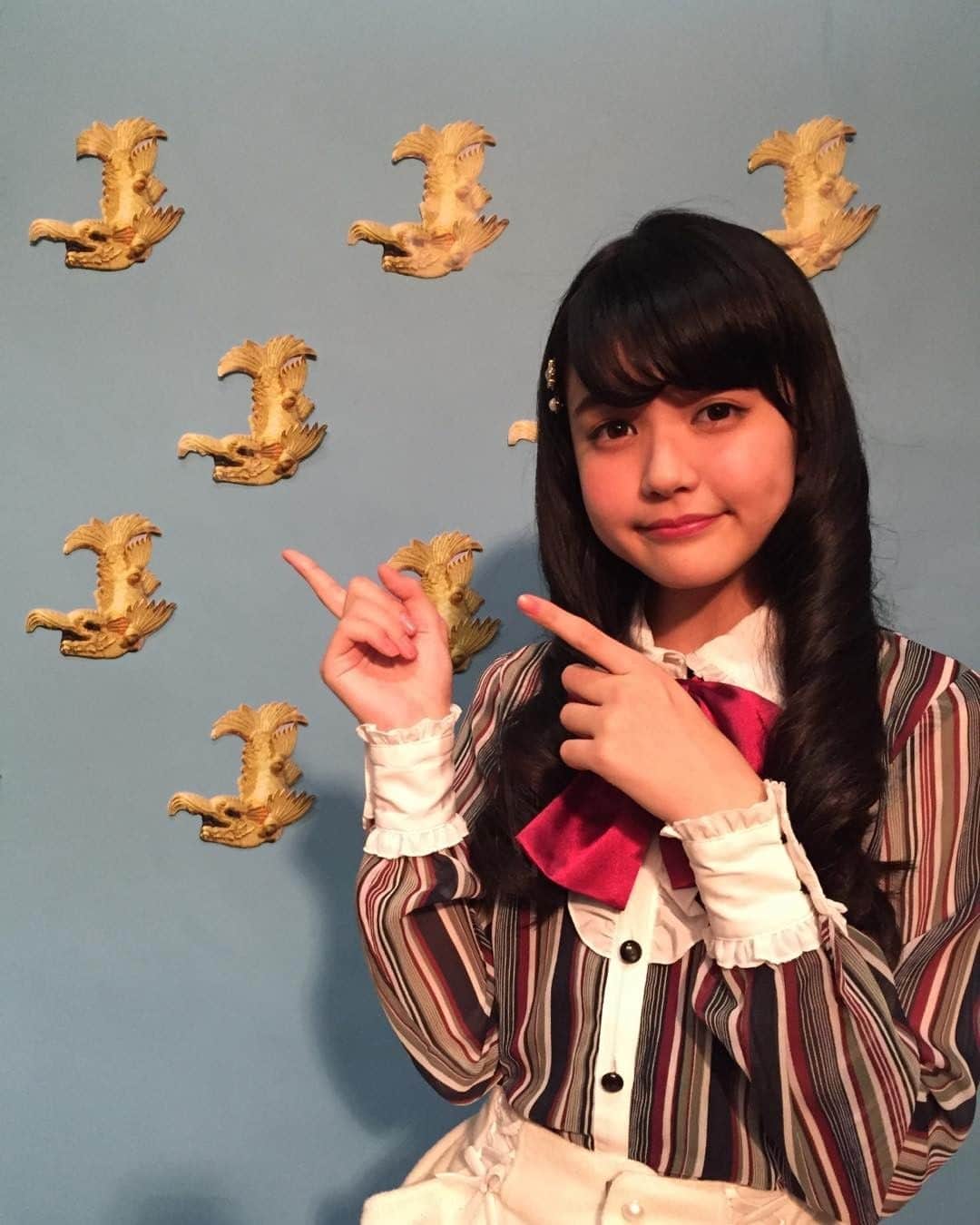 ニコ☆プチのインスタグラム：「美しいリンとシュールなしゃちほこ…🐟 このカットはニコ☆プチ2月号のどこにあるかわかるかな？ #ニコプチ #高田凛 #ヒントは名古屋っ子💕」