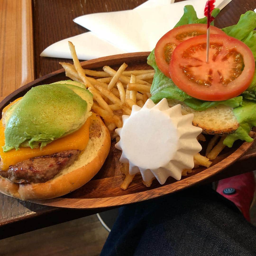 川尻恵太のインスタグラム：「打ち合わせからのー！バーガー！」