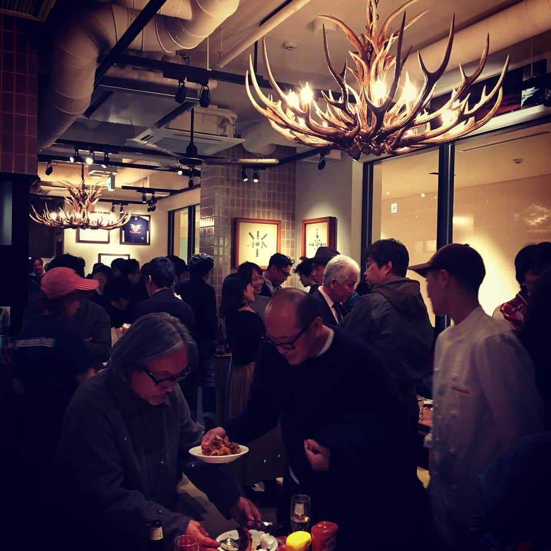 サウンドマンさんのインスタグラム写真 - (サウンドマンInstagram)「Hamingbirds'hill Reception! ディスプレイはインディゴ刺し子のSoundman Hamilton&Macy ！ ありがとうございます！ #hamingbirdshill  #Soundman  #reception  #ハミングバーズヒル #サウンドマン #hospitaljacket  #work wear #indigo  #刺し子  #インディゴ #workjacket」12月26日 20時58分 - soundman.jp