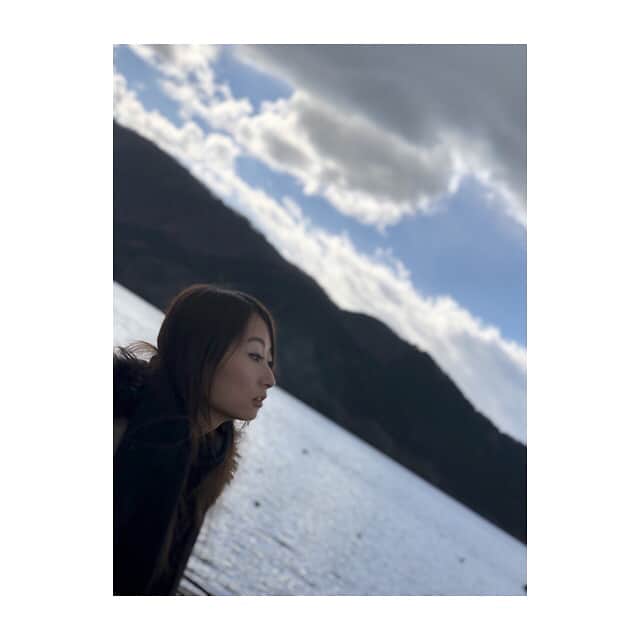 松村加南子さんのインスタグラム写真 - (松村加南子Instagram)「芦ノ湖 . iPhone8ほんとにきれいに撮れる。 . . . #芦ノ湖 #iPhone8」12月26日 21時02分 - matsumurakanako