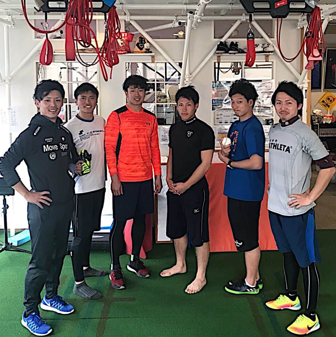 のインスタグラム：「reathでのレッドコードトレーニング最終日。向かって右の山本隆広くんは関西大学3回生。来年ドラフト上位候補です。男前でいい投手なので関西大学野球部山本くんに注目しといてください。向かって左の道井くんは近畿大工学部で楽天で同級生やった森原と同じ大学でした。みんなできついトレーニング、練習をしながら高みを目指してます。なんとか自分も成功させてみせます。ゴウさんreathのトレーナーみなさんトレーニングありがとうございました。まだ前回の小谷祐喜の余韻が残ったなかのランメニュー動画！最後名言。文句は禁止チキン南蛮です。#reath#レッドコード#八尾#関西大学#近畿大学 #工学部#野球部#大学#山本隆広#道井雄太#関大一高#ランニング#サッカー#茨木市#チキン南蛮#情熱大陸#名言#月まで、、、#小谷祐喜#uabaseball #西田哲朗」