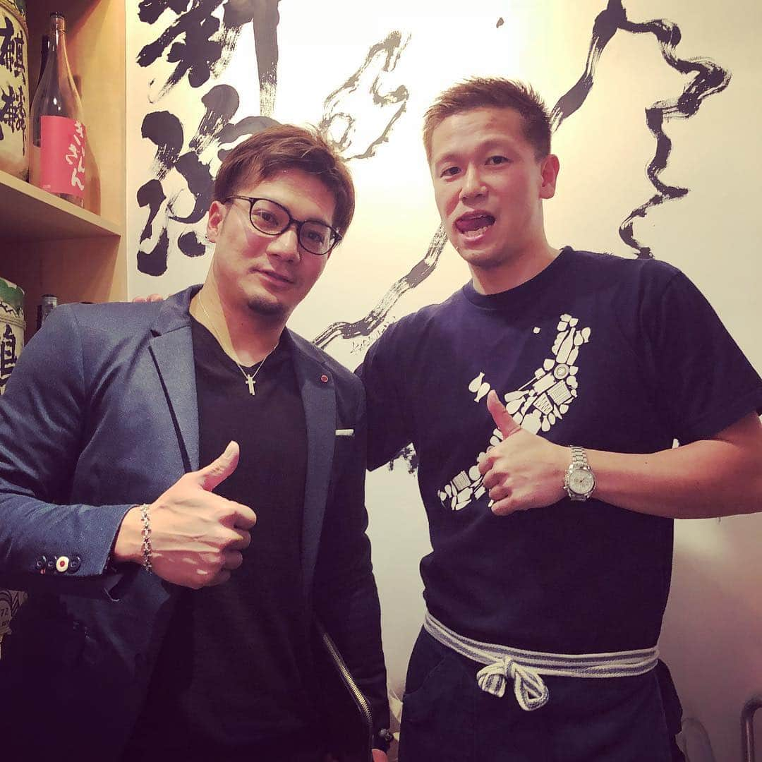 伊志嶺翔大さんのインスタグラム写真 - (伊志嶺翔大Instagram)「元琉球キングスの小菅さんの店『酒処色珠』いろみ‼️ で兄弟の忘年会をさせていただきました🙋‍♂️ 料理もとてもこだわっていてめっちゃ美味い😋 去年も今年もいつもありがとうございます‼️‼️ 新潟出身なので、お米も日本酒もとても厳選しててグッジョブ👍👍 皆さんも行ってみてください‼️ #那覇#松山#色珠#いろみ#小菅直人#琉球キングス#バスケ#伊志嶺です」12月26日 23時05分 - shota.ishimine