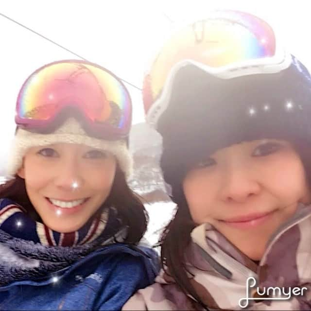 TOMOのインスタグラム：「▽ #スノボー 🏂の季節きた〜✨✨✨ . 5時間後に出発なのに… 眠れない🤭 . ワクワクする日は寝られない派です🤷‍♀️💦笑 . . #過去pic #2016年  #はぁ〜もう1年経っちゃった 💨 #季節を楽しもう #snowboard #冬遊び #スノボ女子」