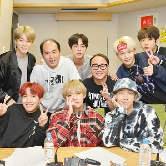 のインスタグラム：「PE PE PEラジオに #BTS #来てくれました #とんでもないビッグスターになって #昔ペンミで #一回出させてもらった #みんな覚えててくれた #嬉しいね #1月8日 #1月15日 #文化放送 #20時 #愛してる」