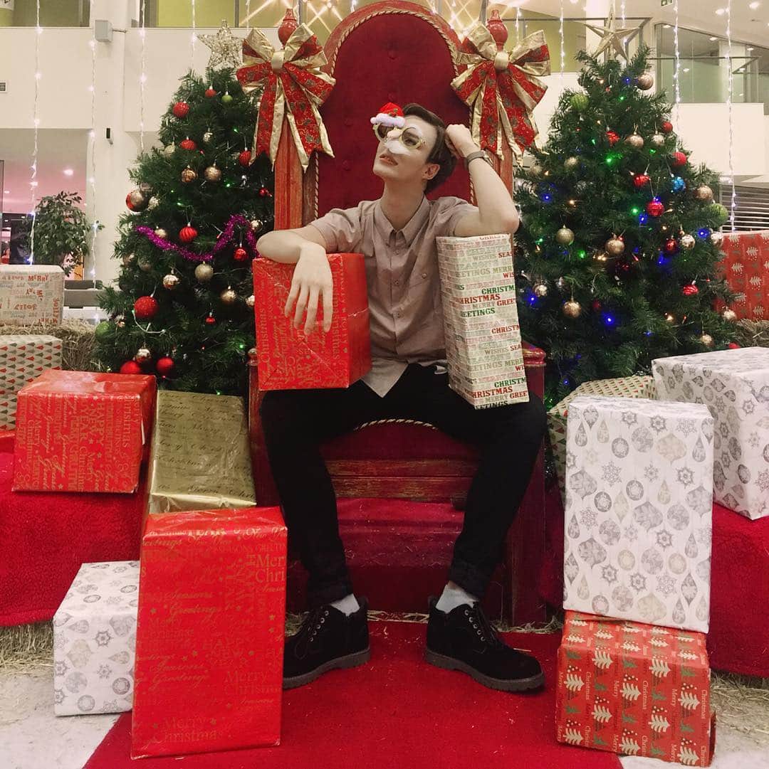 Mattさんのインスタグラム写真 - (MattInstagram)「・ みんなは何をプレゼントして 何をもらったのー？♥️✨💄🥂 #happyholidays #欲しいものは口に出さないと手に入らない」12月27日 11時19分 - matt_kuwata_official