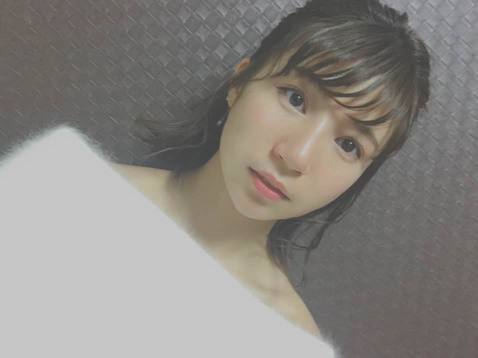 のインスタグラム：「. . 本日18:55〜 ３時間の生放送(^^) . 豪華視聴者プレゼント盛りだくさん🎁 . みてね〜(^^) . .」