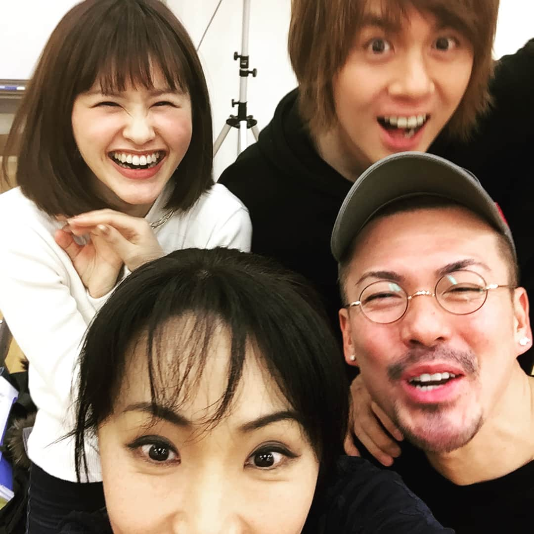 濱田めぐみさんのインスタグラム写真 - (濱田めぐみInstagram)「「TENTH」のお稽古で久々に4人で集まったよ。もう 爆笑😆😆 1月4日 2部に現れます！  #浦井健治 #米倉利紀 #昆夏美 #濱田めぐみ #テンス #tenth」12月27日 16時35分 - megumi_hamada