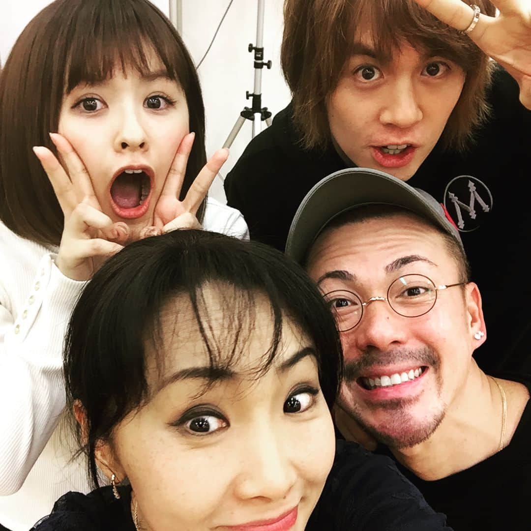 濱田めぐみさんのインスタグラム写真 - (濱田めぐみInstagram)「「TENTH」のお稽古で久々に4人で集まったよ。もう 爆笑😆😆 1月4日 2部に現れます！  #浦井健治 #米倉利紀 #昆夏美 #濱田めぐみ #テンス #tenth」12月27日 16時35分 - megumi_hamada