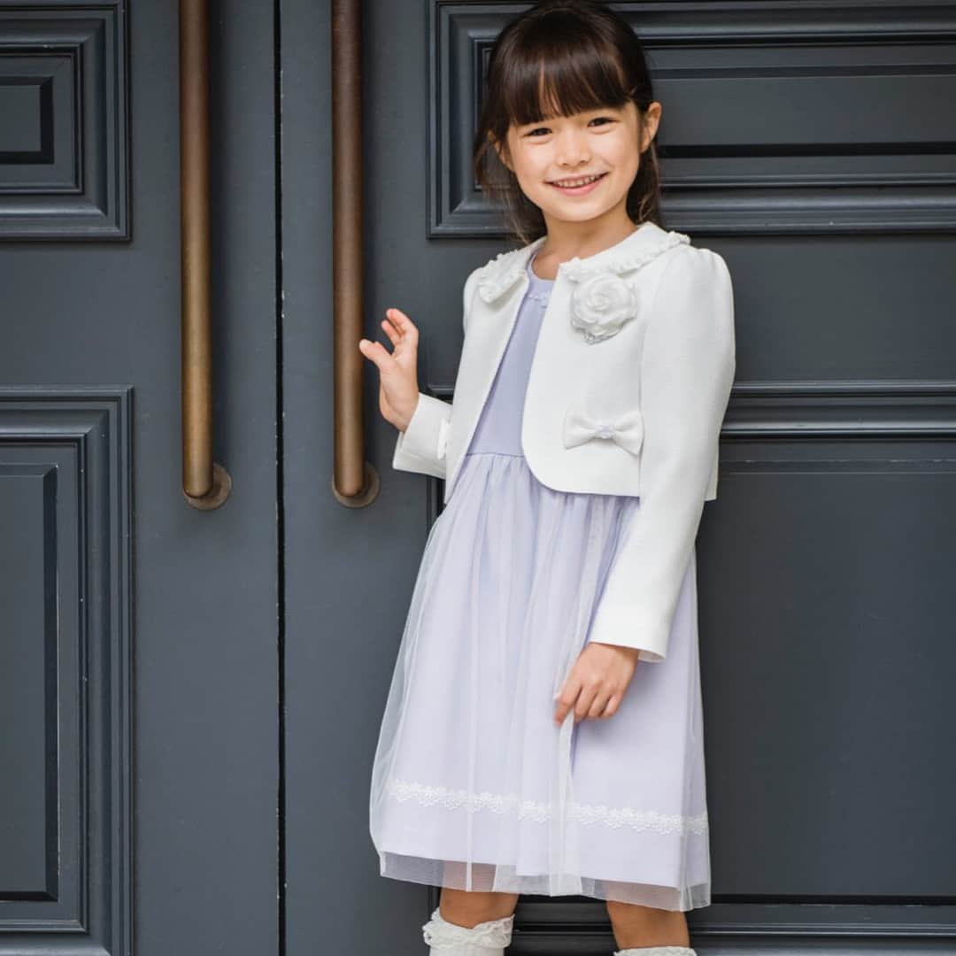 3can4onのインスタグラム：「【HAPPY CEREMONY STYLE】チュールを重ねた淡いカラーが清楚で女の子らしさいっぱい！随所にビーズやリボンをあしらいました。 . チュールワンピース&ボレロセット ¥14,000+tax size:110/120/130 カメリアコサージュ ¥1,500+tax ソックス(2足セット) ¥990+tax . #3can4on #サンカンシオン #kidsceremony #キッズセレモニー #卒園式コーデ #入学式コーデ」