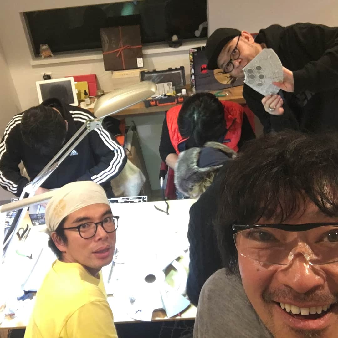 トータス松本さんのインスタグラム写真 - (トータス松本Instagram)「年に一度のガンプラ友の会。 #ご飯はムロ鍋 #片桐仁 #本広克行 #岡崎能士 #天神英貴 #諸石和馬  #みんなで作ってる #バンダイのミレニアムファルコン #パーフェクトグレード #ガンプラちゃうやん」12月28日 0時50分 - tortoise_matsumoto_official