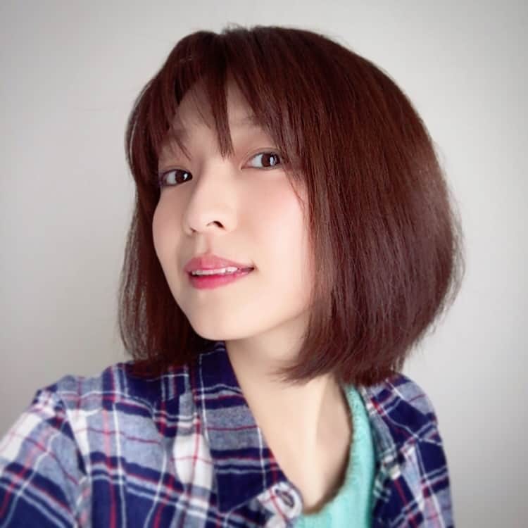 平田裕香さんのインスタグラム写真 - (平田裕香Instagram)「髪の毛概ね好評で喜ばしい。 うん。嬉しい。  ドライヤーで乾かすのも楽だし変にハネずに乾かせるようになった。 嬉しい。 #ボブヘア」12月28日 14時14分 - hirata_yukaco