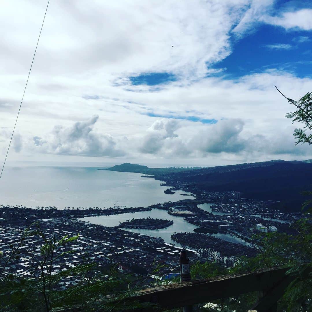 吉田凌さんのインスタグラム写真 - (吉田凌Instagram)「練習終わってからハワイの有名な山⛰ ココヘッドを登ってきた！マジでしんどかったし階段多いし坂急やし汗ダラダラ💦笑 でも、景色綺麗かったし面白かったから登って良かった！ #ハワイ#ココヘッド#マジで#ツラかった#でも#めっちゃ#楽しかった#いい#トレーニング#西さん#大亮さん」12月28日 12時05分 - yosshi5m2w1