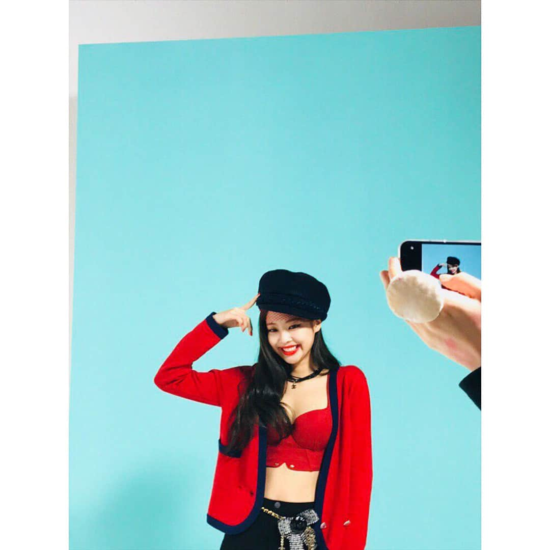 BLACKPINKさんのインスタグラム写真 - (BLACKPINKInstagram)「#BLACKPINK#BLINK#JENNIE#BAZAAR#BTS#CHANEL#MELIKE#HAPPYLATECHRISTMAS#블링크#보고싶어 ❤️❤️❤️#광고」12月28日 15時32分 - blackpinkofficial