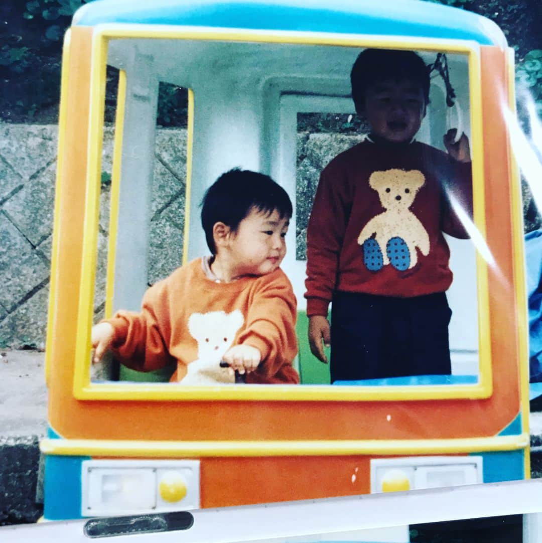 源田壮亮のインスタグラム：「#電車デビュー #兄貴を乗せて #幼少期の駅員さん」
