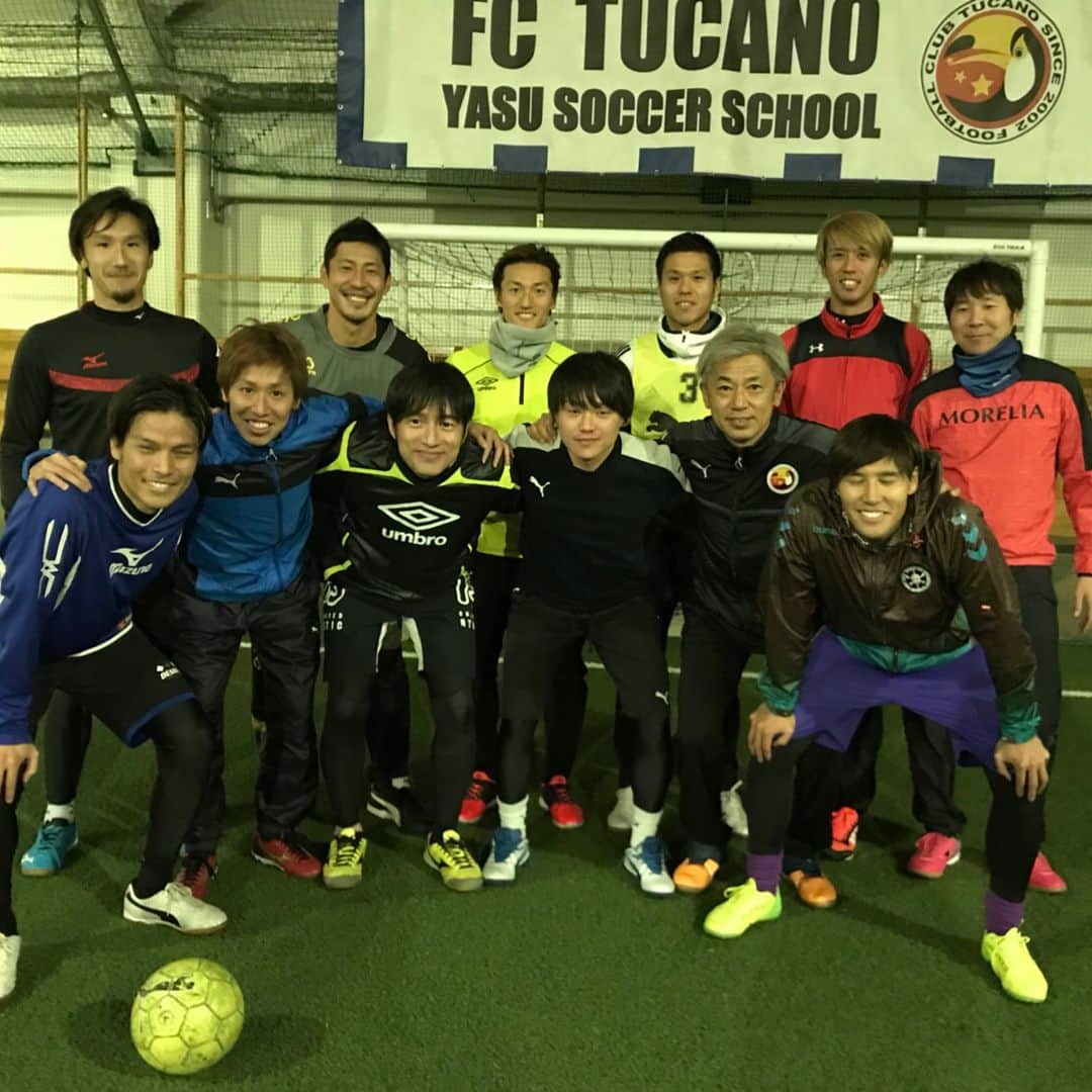 端戸仁のインスタグラム：「毎年恒例、北九州の時監督だった三浦泰年さんのところでフットサル😎 めちゃハイレベルで楽しかった😝」