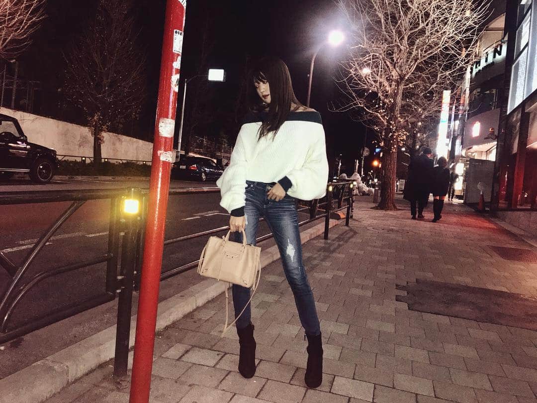 のインスタグラム：「✨✨✨ . Today’s code👑 あー次は肩露出しちゃったよ寒。 ちゃんとアウターきてるからね😛 . #todayscode #ootd #winterfashion  #gyda #barenciaca」