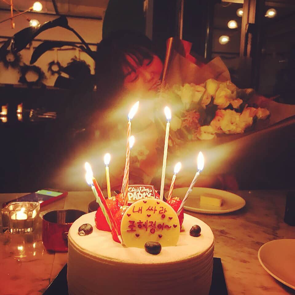 のインスタグラム：「진쥬보름설이 💓 항상 예뻐해 주고 아껴주고 사랑 많이 주는 우리 언니들..! 언니들과 같이 작품을 한 것도, 작품이 끝나고도 이렇게 계속 함께하는 인연이 된 것도  너무너무 감사합니다 🌷 많이 많이 좋아하고 사룽해요 ⛄️⛄️⛄️ #12월어느날밤#함께모여축하해준언니들」
