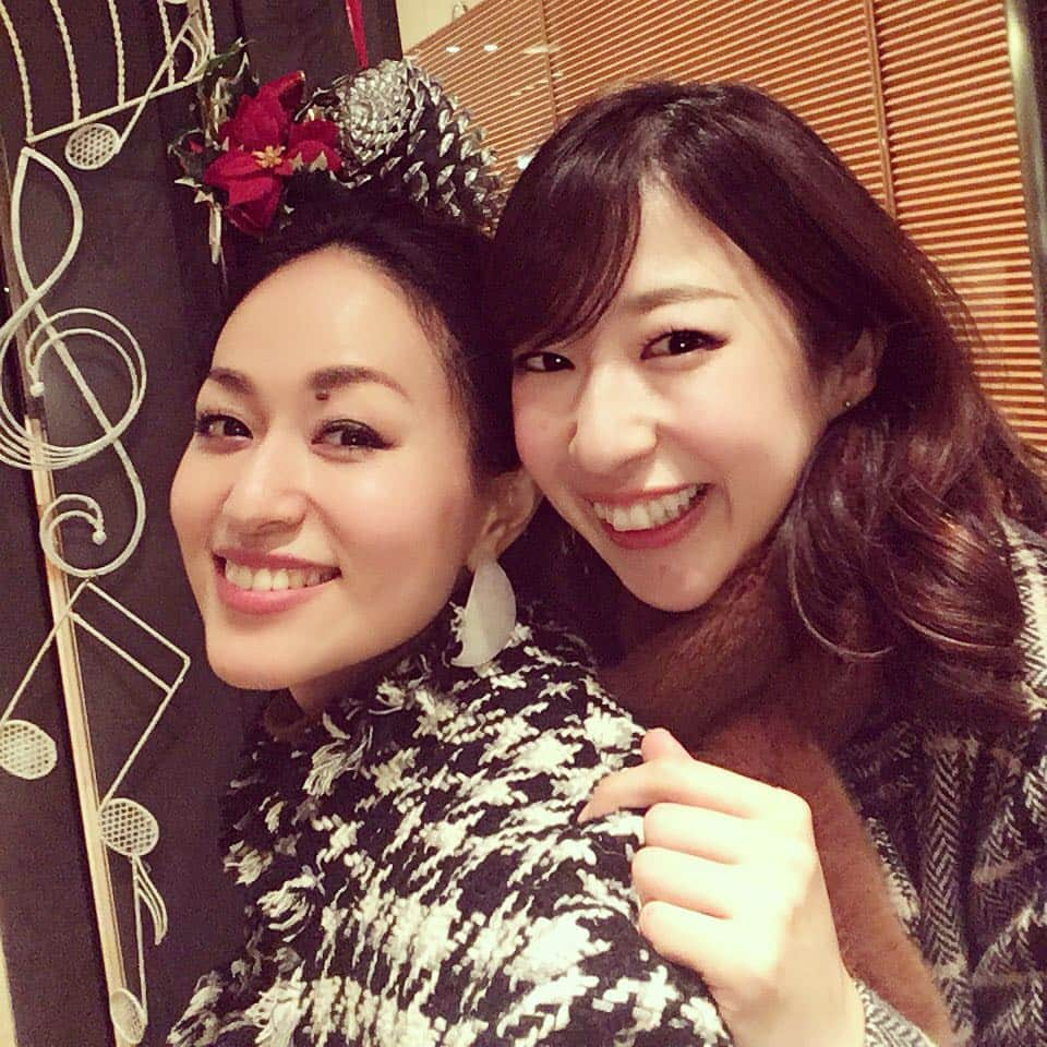 Yuko & Yurikaさんのインスタグラム写真 - (Yuko & YurikaInstagram)「Bye bye #2017 !! ;) ・ ・ 今年も残すところあと数日ですね。 いつも温かく応援してくださり ありがとうございます。 #2017年  反省したこと （撃沈したこと…笑） 学んだことを活かしていこうと 決意を新たにした私たちPiano Duo Uを 来年もよろしくお願い致します❤️ ・ ・ ・ #yukoandyurikapianoduo #yukoandyurika #pianoduou #classicalmusic #classic #piano #pianoduo #bye2017 #happyholidays #ピアノ #ピアノデュオ #ピアノデュオユー #結成1年 #決意 #自分に厳しく #目標は高く #でも楽しもう #年末のご挨拶 #良いお年を」12月28日 21時22分 - pianoduou