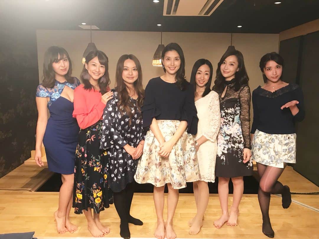 澤田南のインスタグラム：「今夜 23:00〜 BSフジ 「橋本マナミのヨルサンポIII  ヨルサンポ部 女だらけの大忘年会ＳＰ」 出演させていただきます😍‼️ . 久しぶりのヨルサンポの収録楽しかった🤣💞 ネットニュースにも取り上げられた衝撃発言で今年を振りつつ、#星ひとみ さんに2018年の運勢見てもらいましたよ🔮✨ ぜひ見て下さい😎♥️ . 衣装は tops…#trois  skirt…#loungedress . #橋本マナミのヨルサンポ #橋本マナミ #竹内渉 #柳いろは #桐生美希 #絵音」